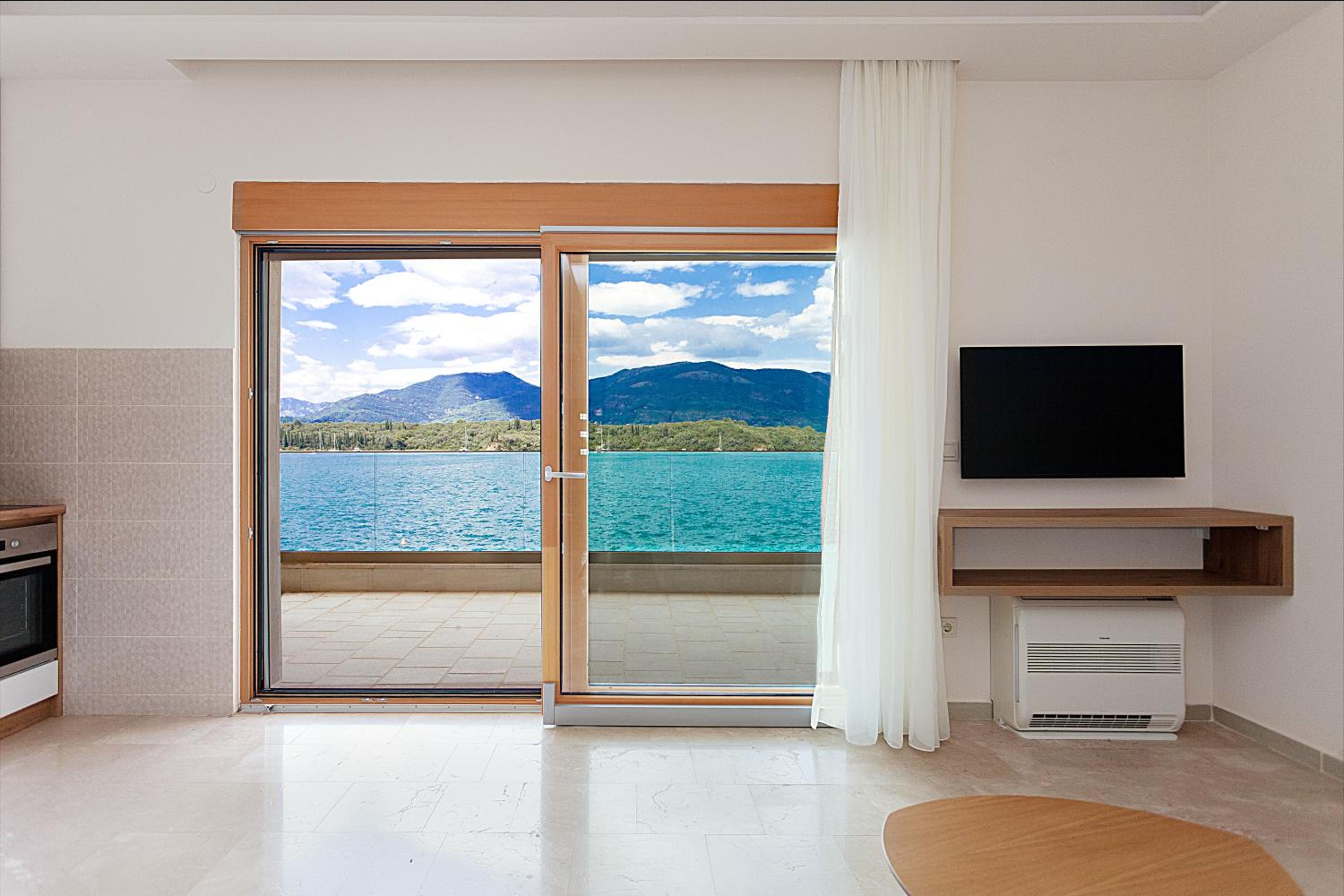 Villa Amari waterfront, step to the sea and berth view 2