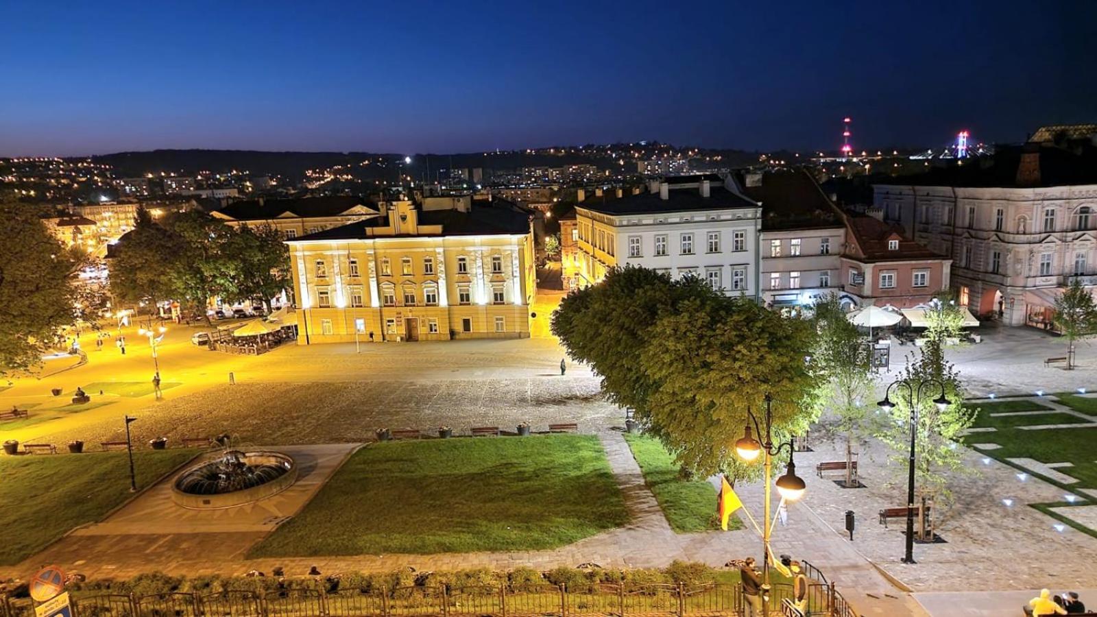 APARTAMENT GRODZKA1, 100 m2 przy przemyskim rynku z widokiem na rynek i panoramę miasta view 2