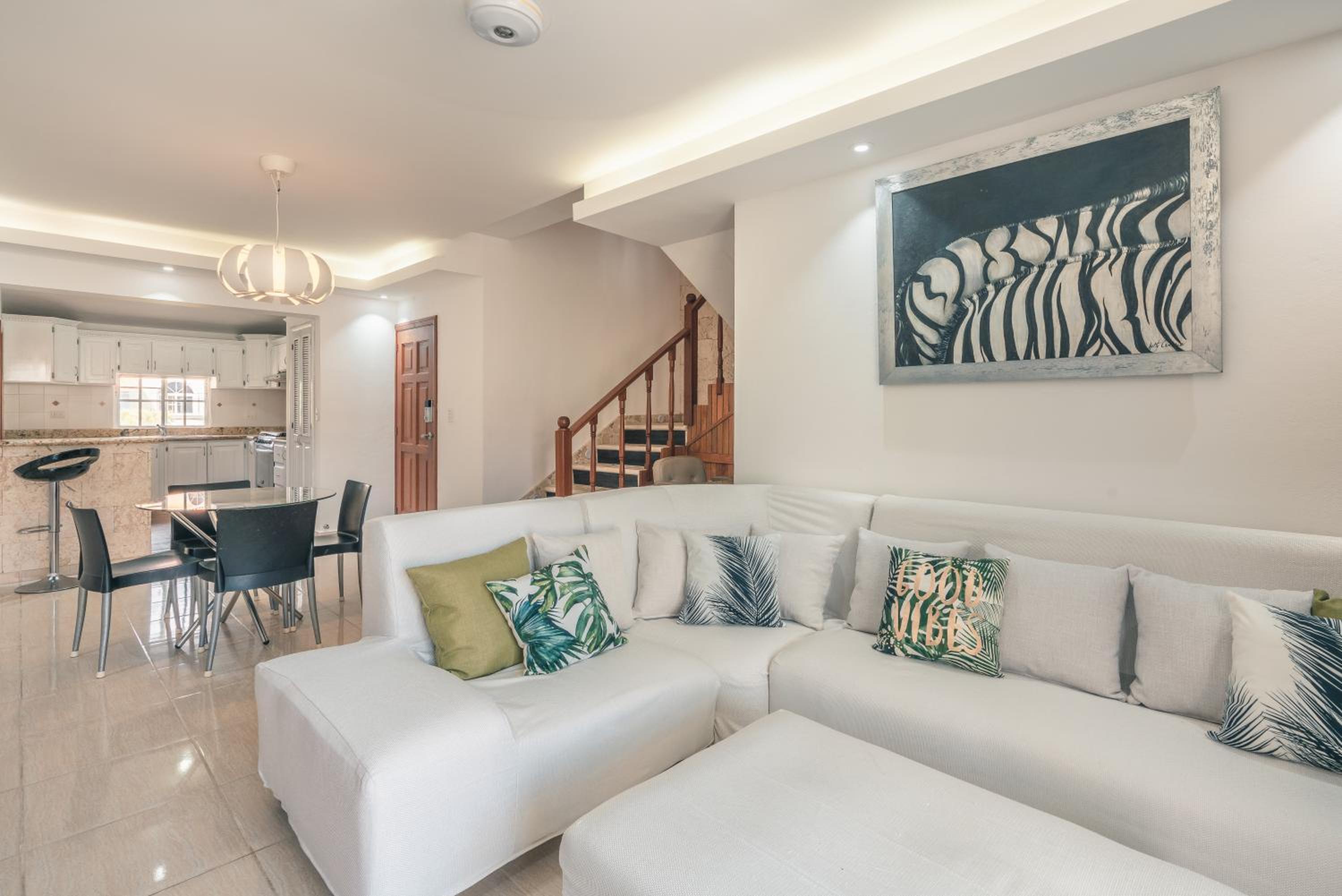 Modern Penthouse Near The Beach Long Term Deal view 5