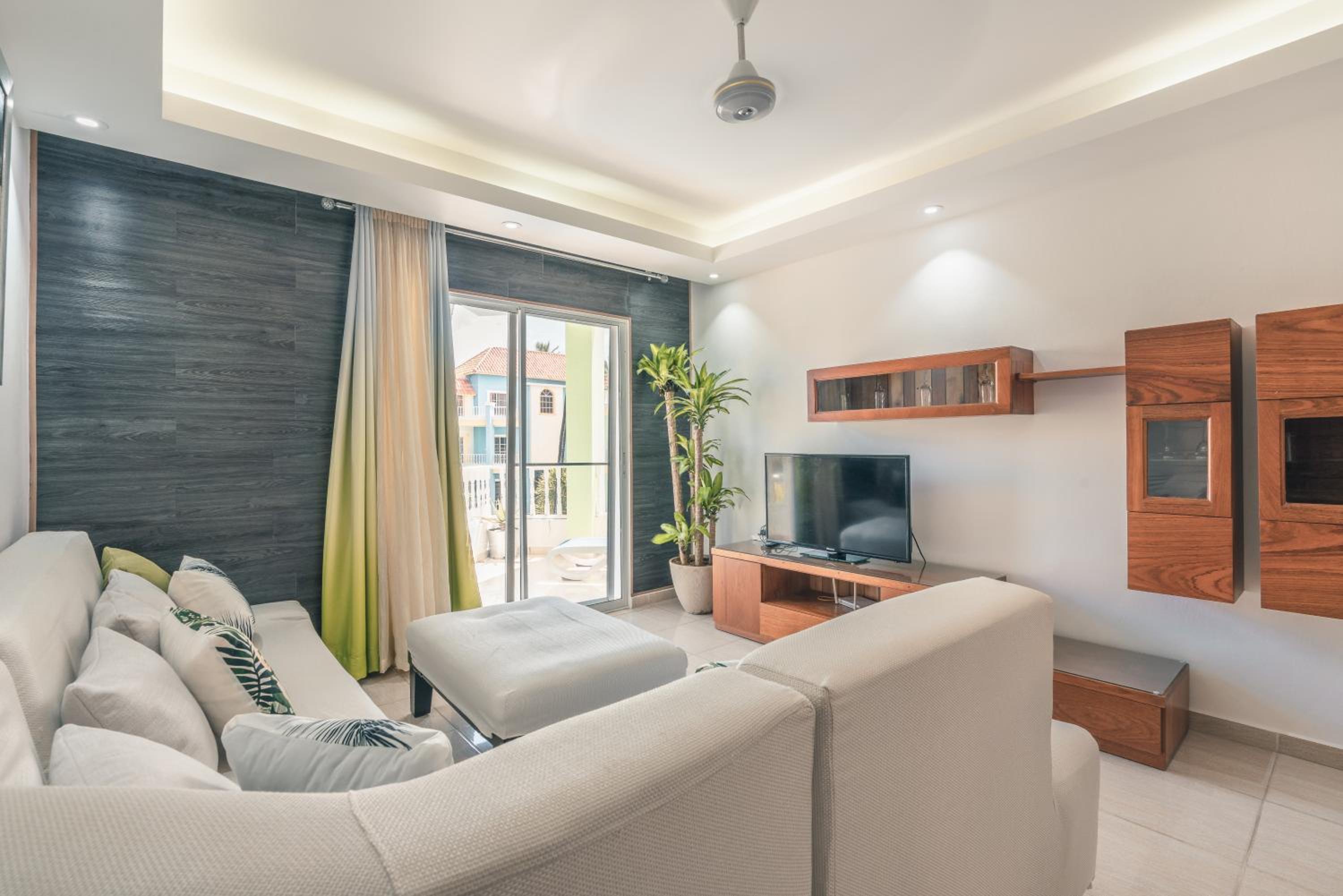 Modern Penthouse Near The Beach Long Term Deal view 3