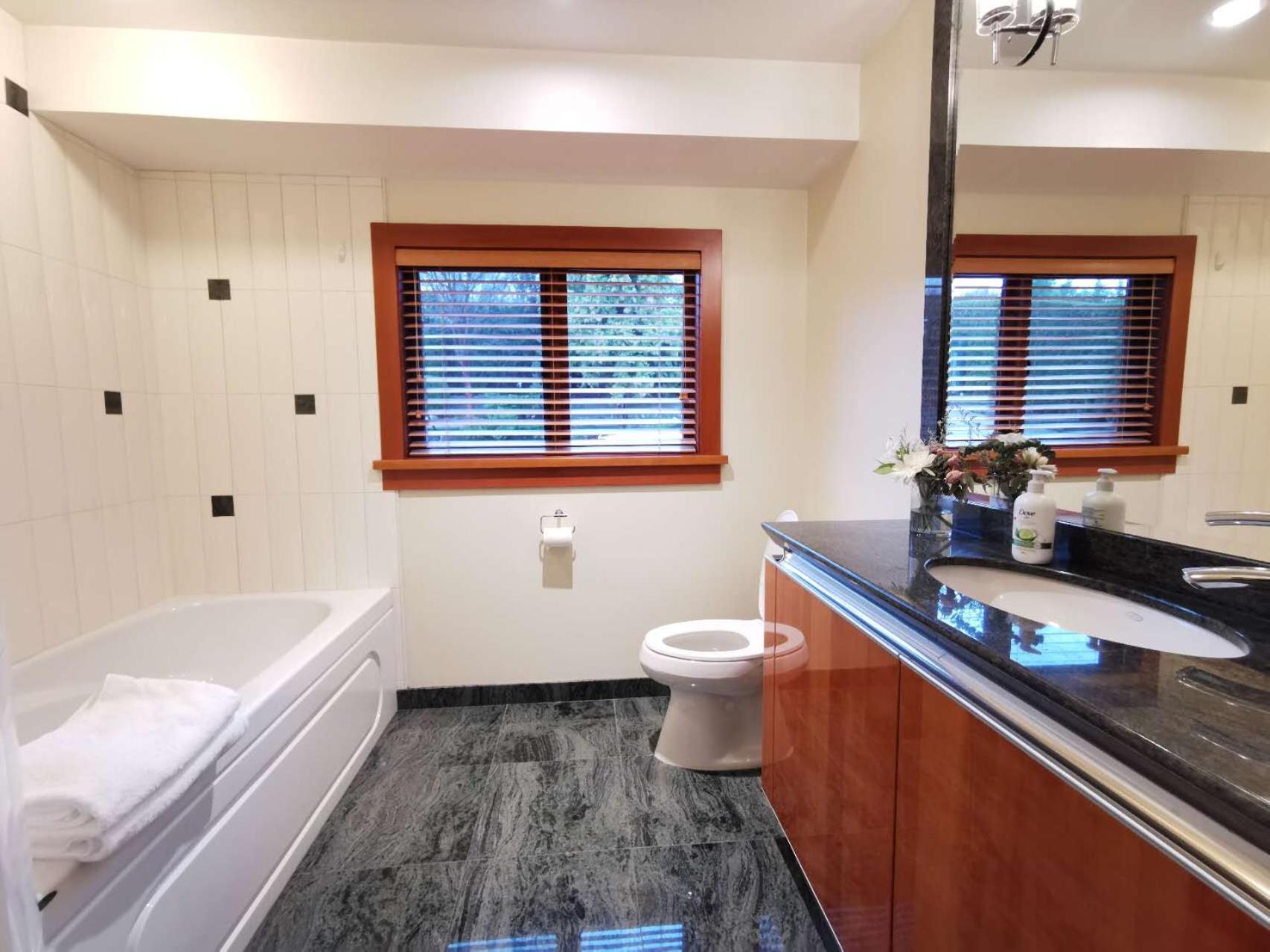 Deep Cove Stunning Waterfront Whole House