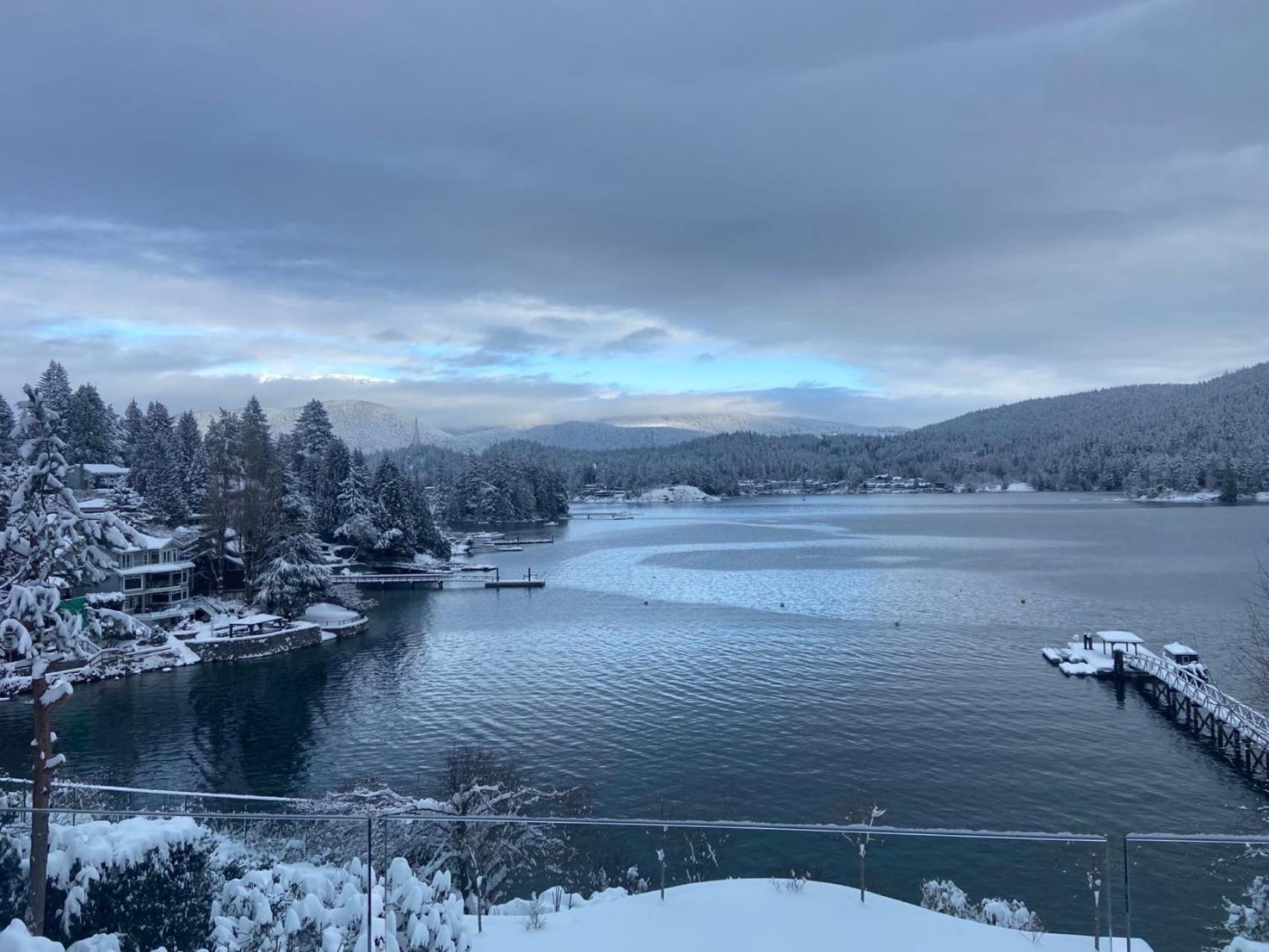 Deep Cove Stunning Waterfront Whole House