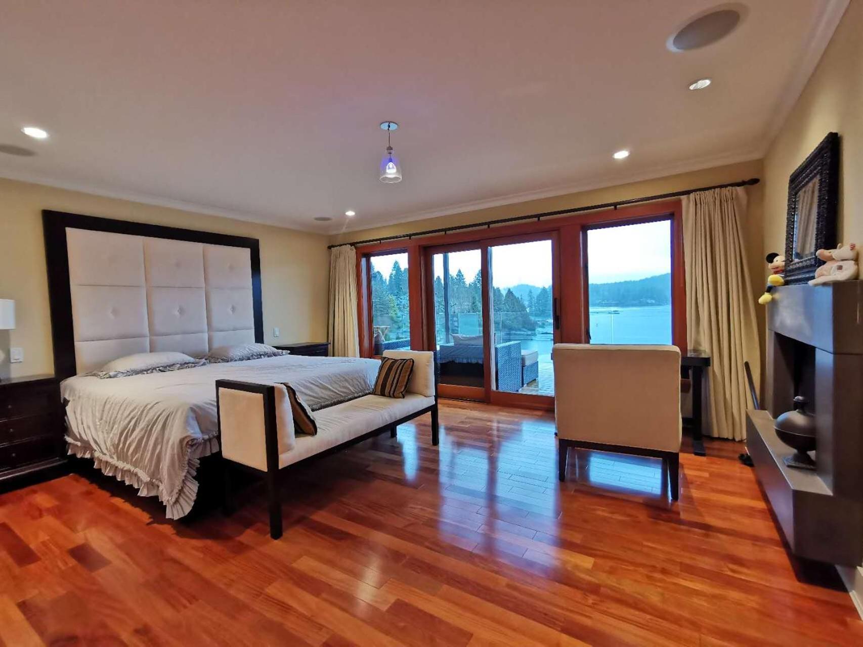 Deep Cove Stunning Waterfront Whole House