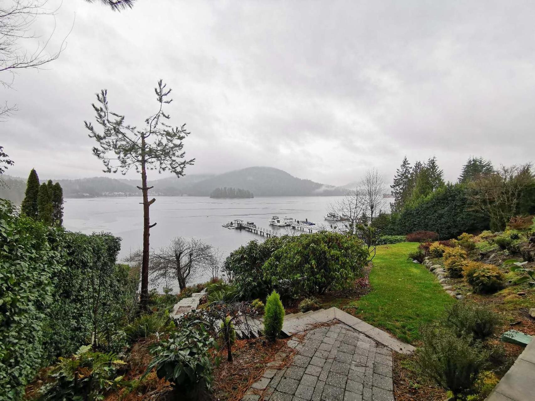 Deep Cove Stunning Waterfront Whole House