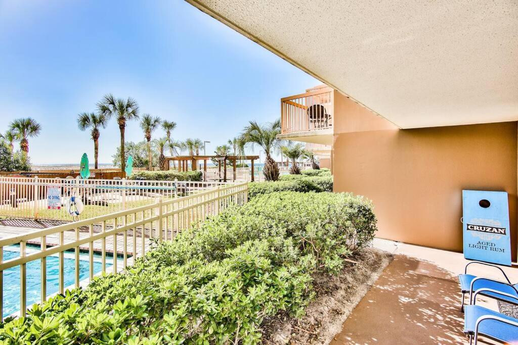 Pelican Beach Resort-Walkout Unit-On the Beach