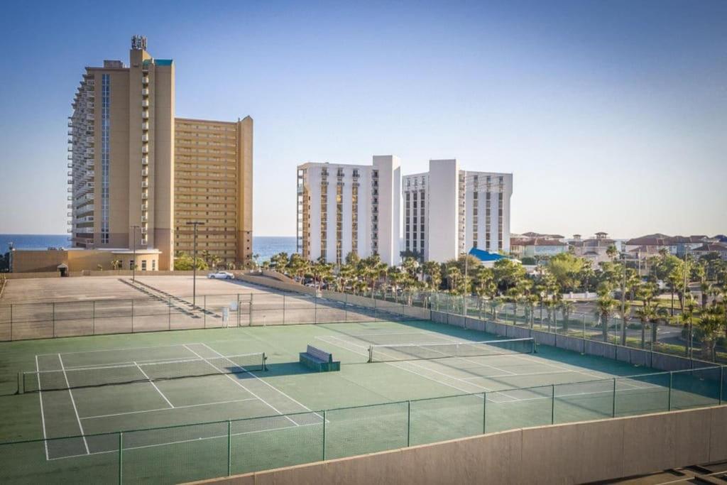 Pelican Beach Resort-Walkout Unit-On the Beach