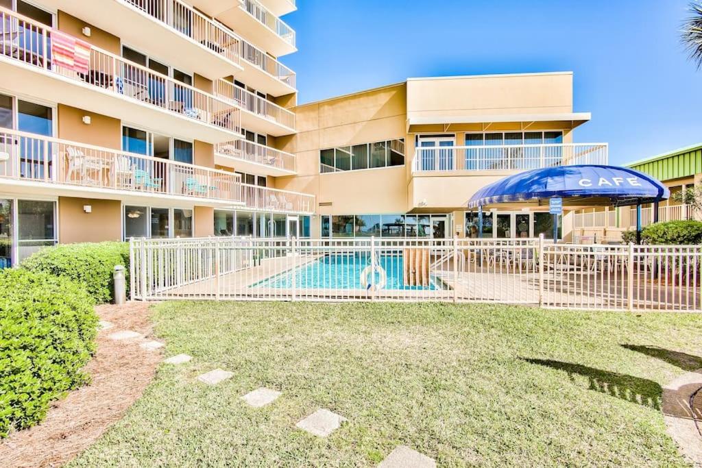 Pelican Beach Resort-Walkout Unit-On the Beach