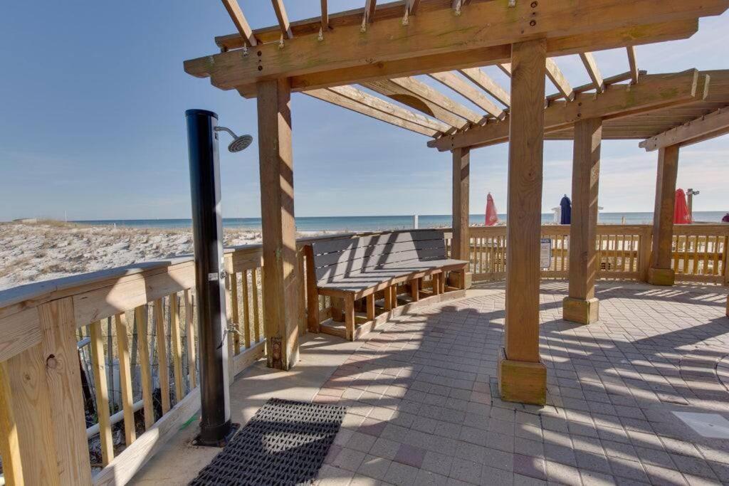 Pelican Beach Resort-Walkout Unit-On the Beach