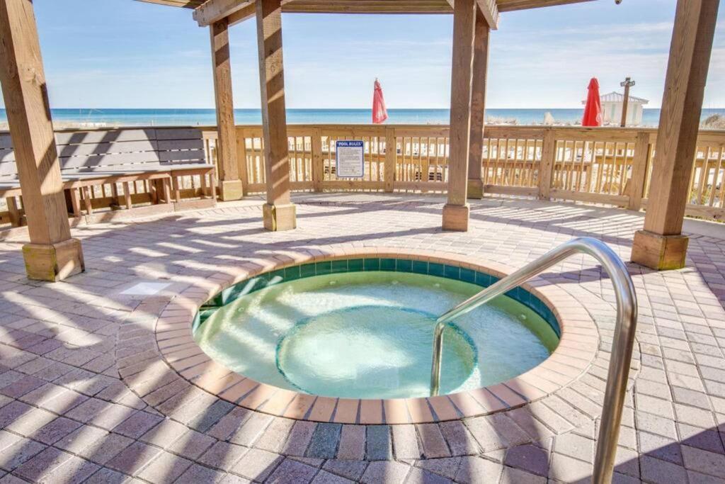 Pelican Beach Resort-Walkout Unit-On the Beach