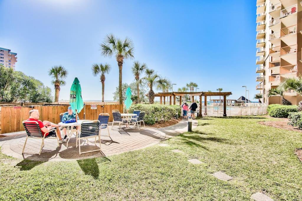Pelican Beach Resort-Walkout Unit-On the Beach