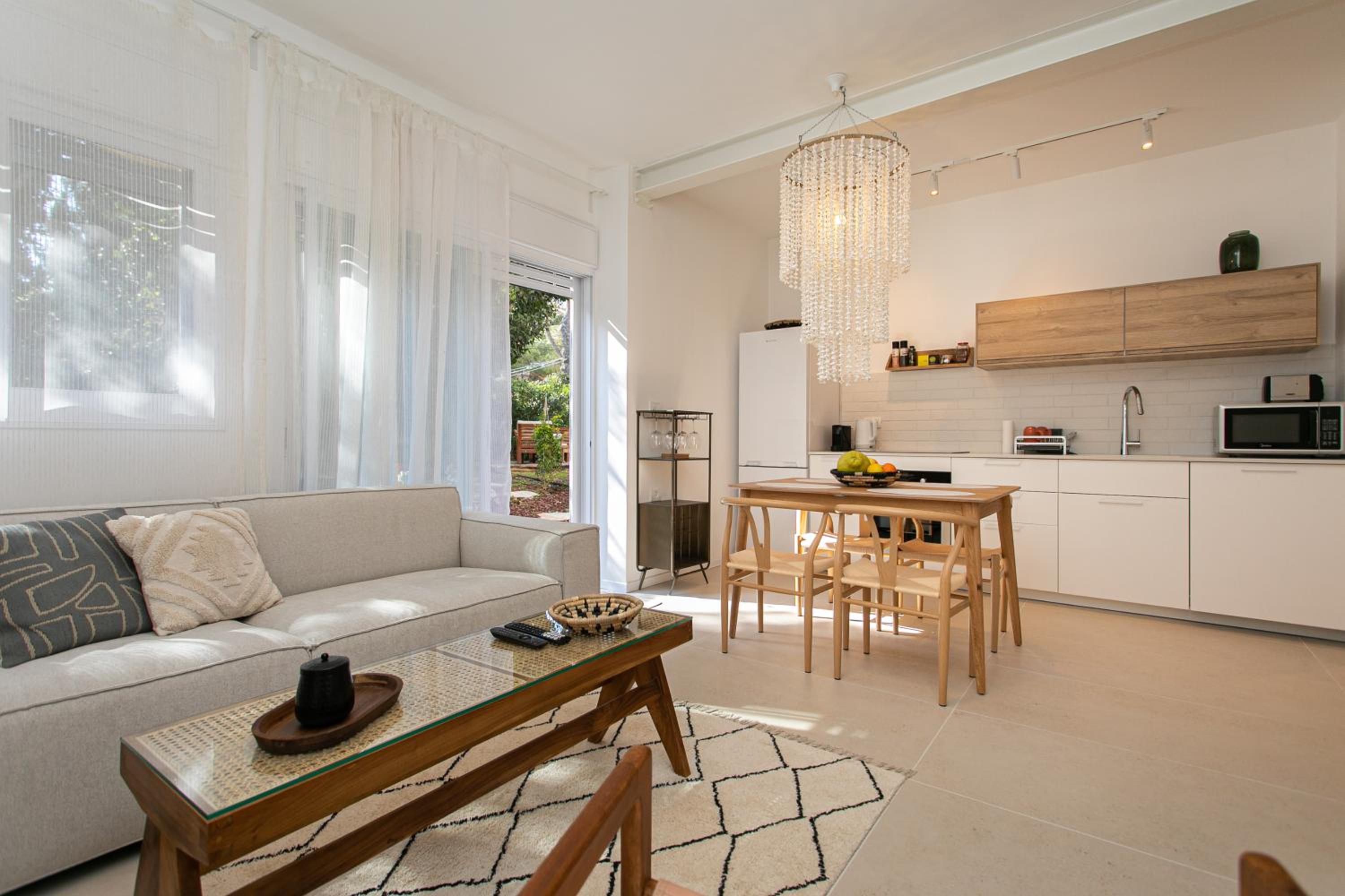 Carmel Boutique - City Oasis view 3