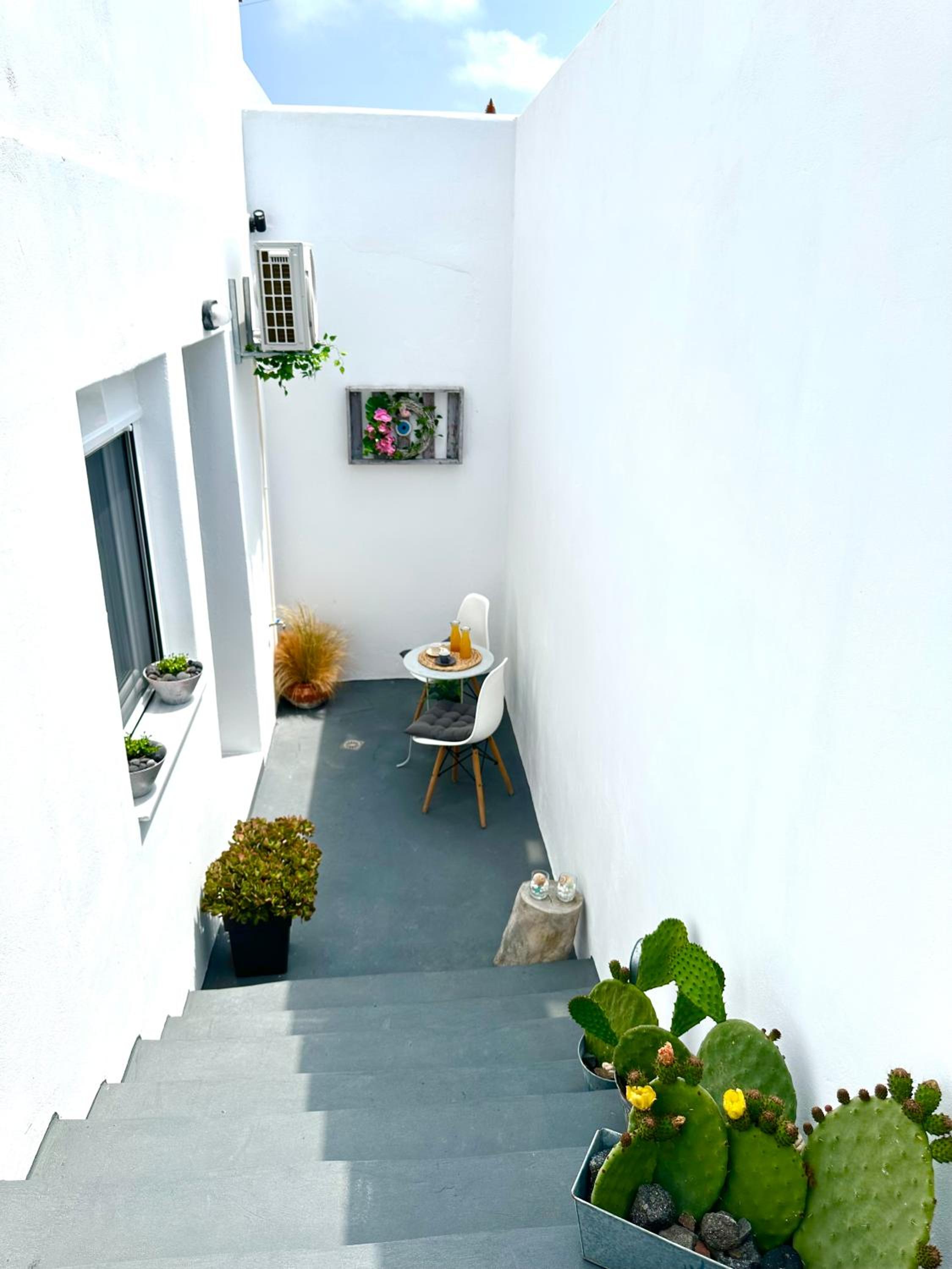 Aeron Suites