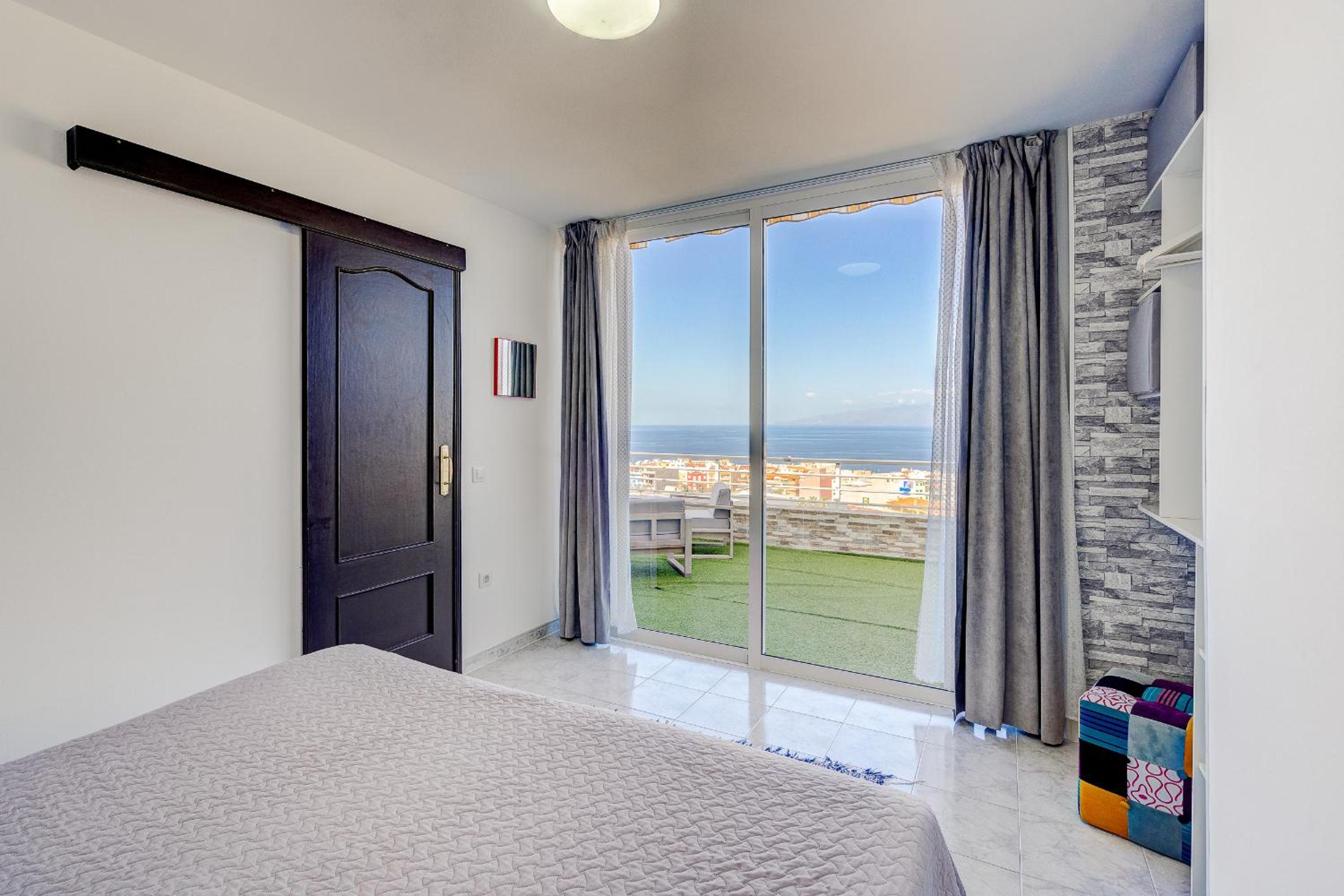 Luxury apartment with stunning ocean view