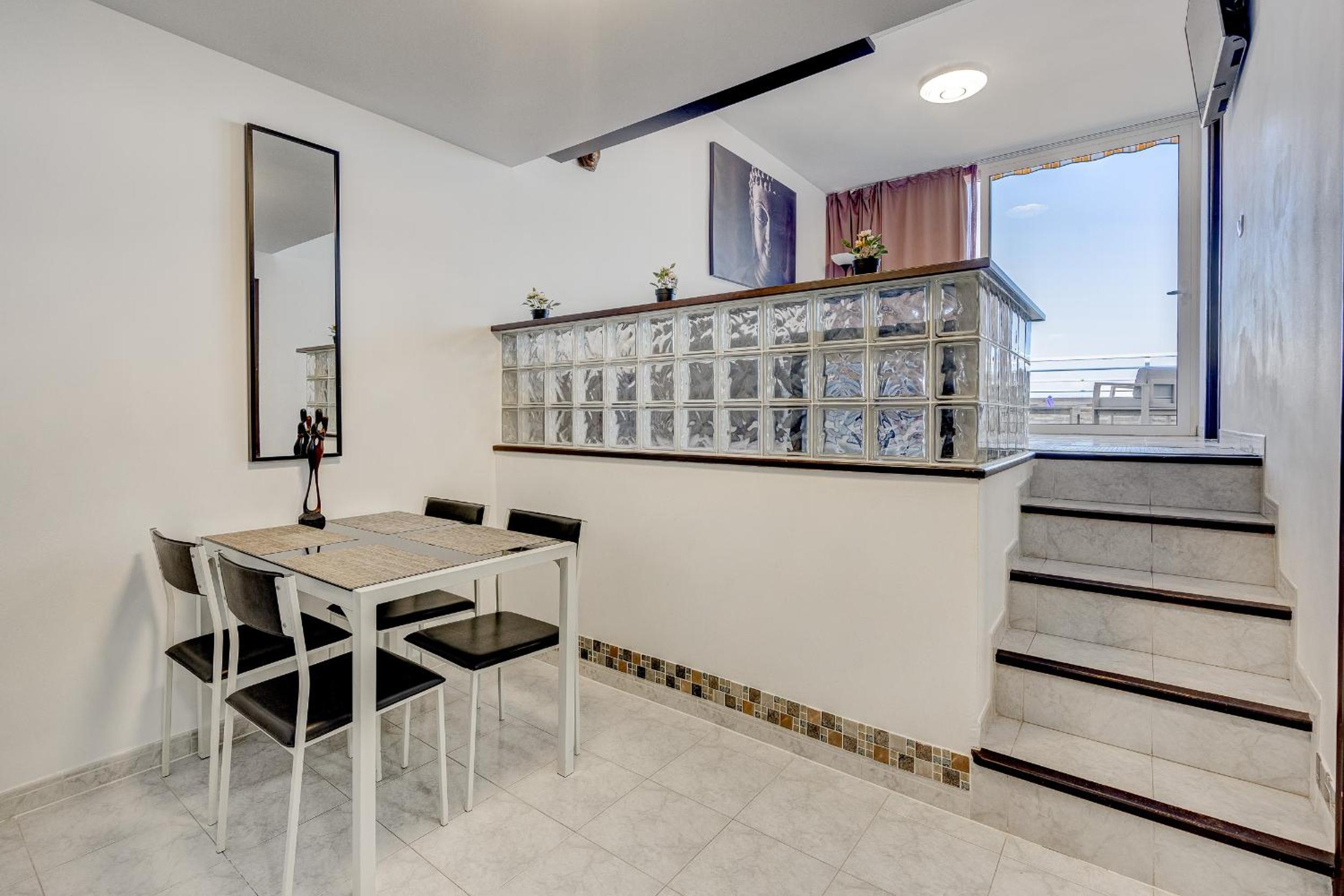 Luxury apartment with stunning ocean view