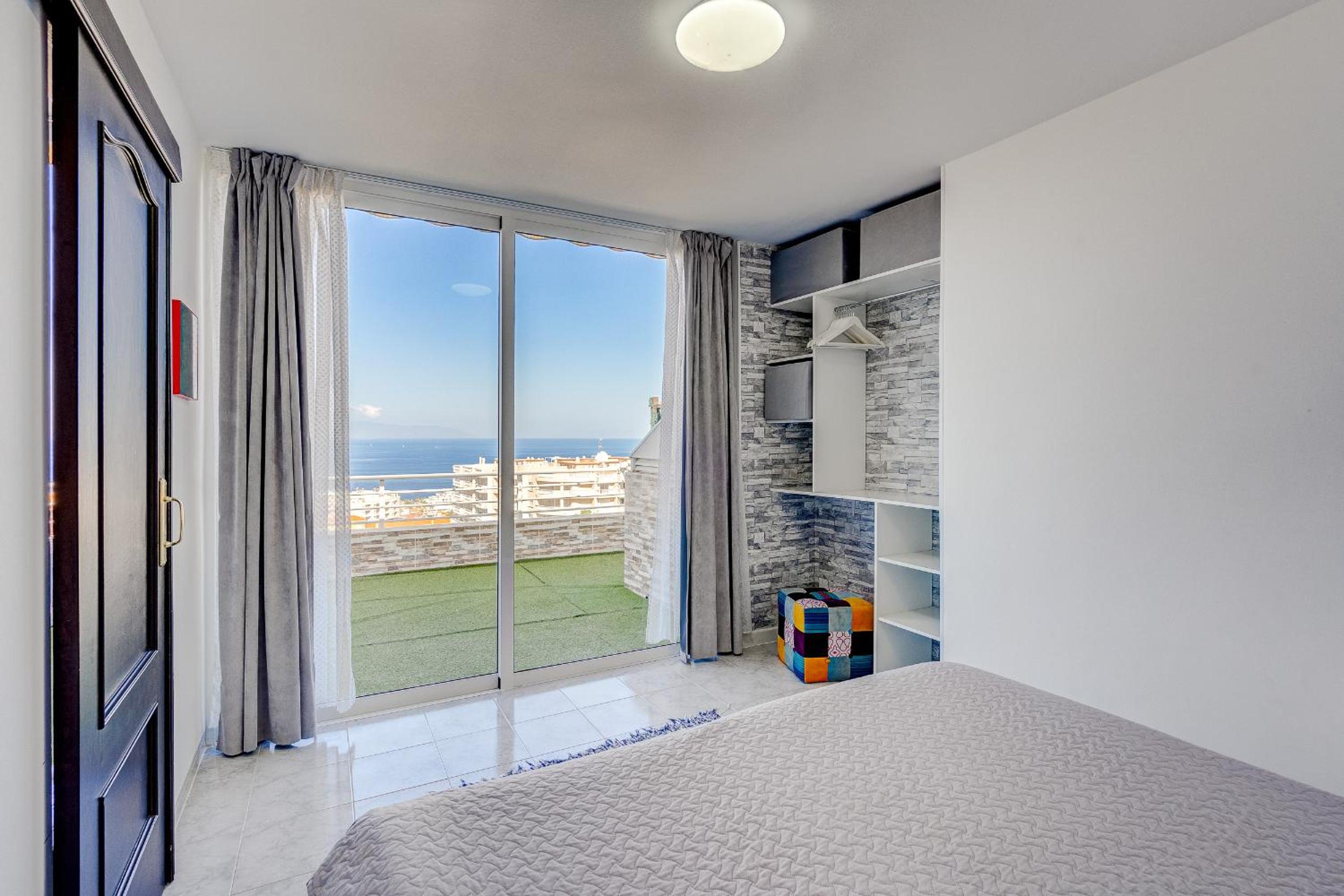 Luxury apartment with stunning ocean view