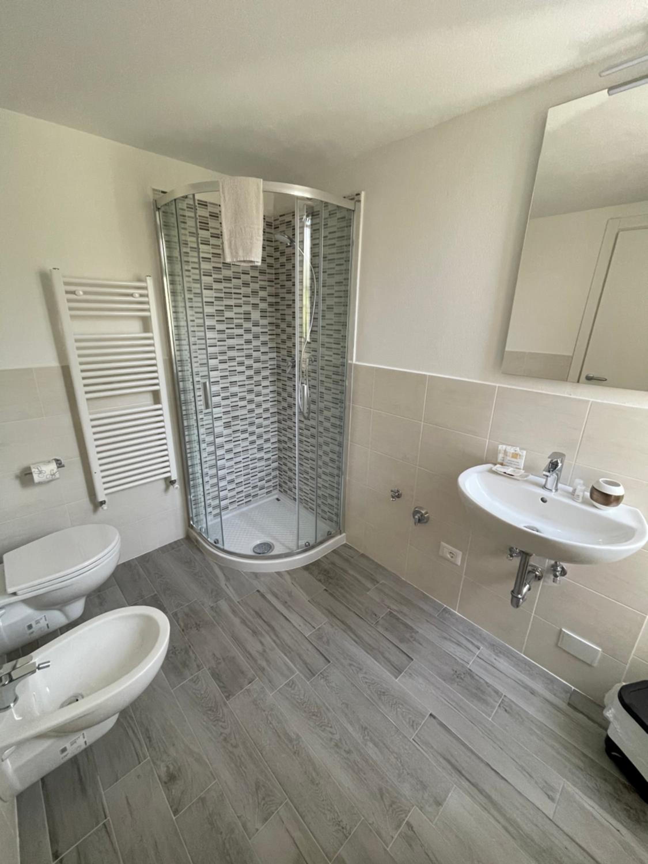 Alba & Tramonto en Levanto — bathroom