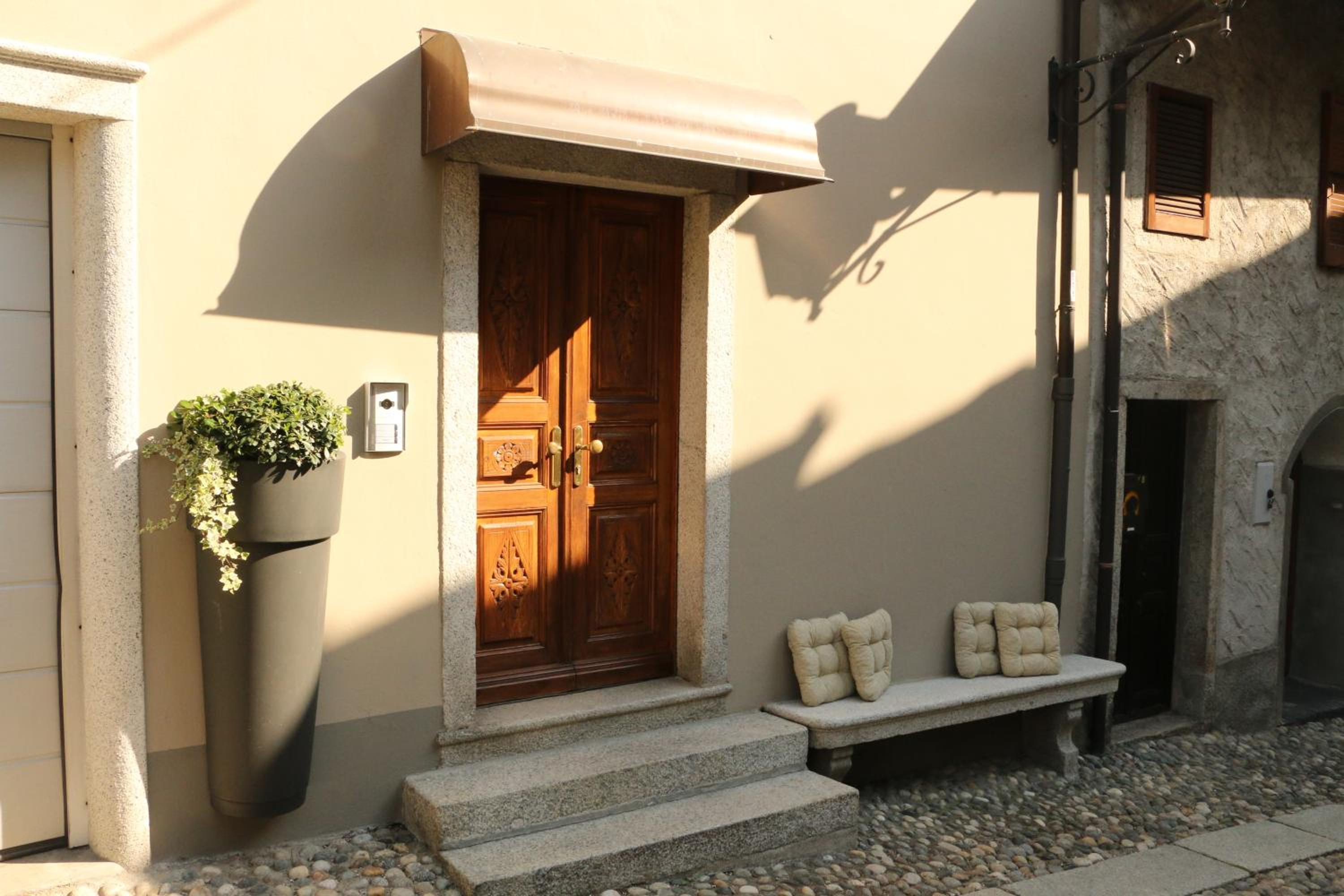 APPARTAMENTO DI BAC view 2