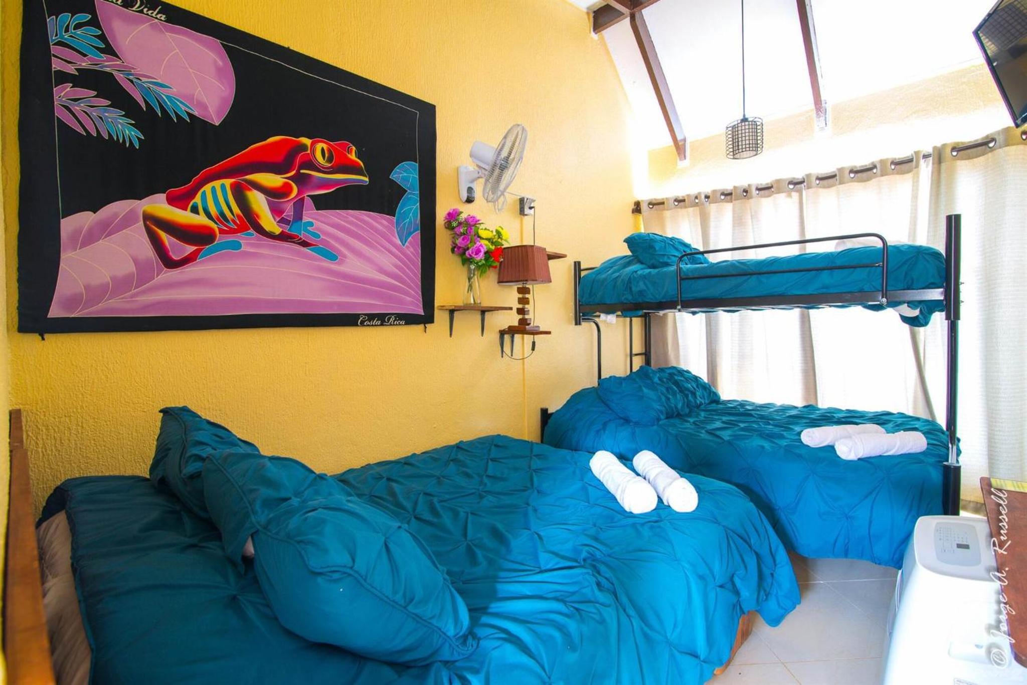 Centrally located in Jaco, walk to beach, beautiful pool! Each Villa Paradise is 1bd 1bath Condo Units sleep 5 or book both units and open connecting door 