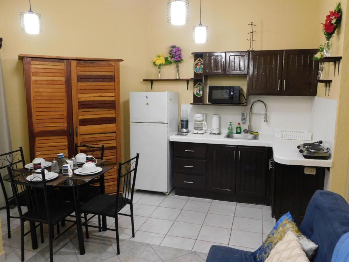 Centrally located in Jaco, walk to beach, beautiful pool! Each Villa Paradise is 1bd 1bath Condo Units sleep 5 or book both units and open connecting door 
