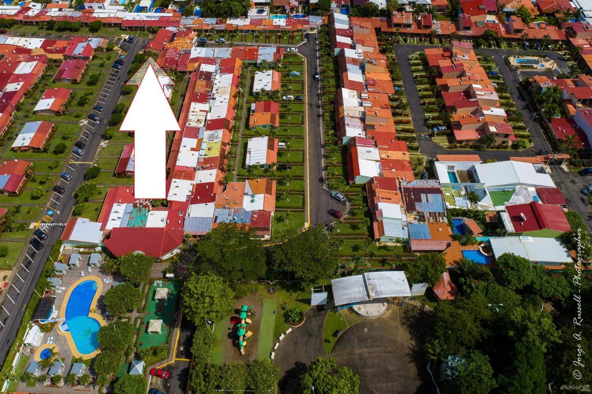 Centrally located in Jaco, walk to beach, beautiful pool! Each Villa Paradise is 1bd 1bath Condo Units sleep 5 or book both units and open connecting door 