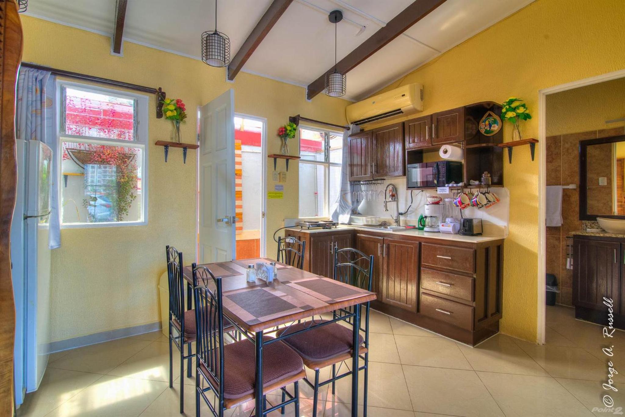 Centrally located in Jaco, walk to beach, beautiful pool! Each Villa Paradise is 1bd 1bath Condo Units sleep 5 or book both units and open connecting door 