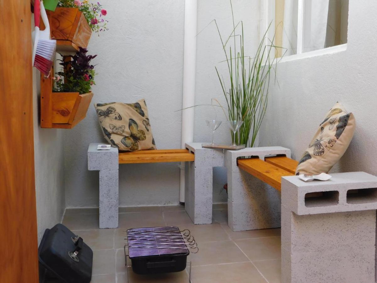 Centrally located in Jaco, walk to beach, beautiful pool! Each Villa Paradise is 1bd 1bath Condo Units sleep 5 or book both units and open connecting door 