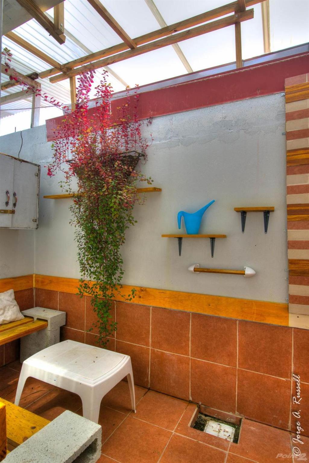 Centrally located in Jaco, walk to beach, beautiful pool! Each Villa Paradise is 1bd 1bath Condo Units sleep 5 or book both units and open connecting door 