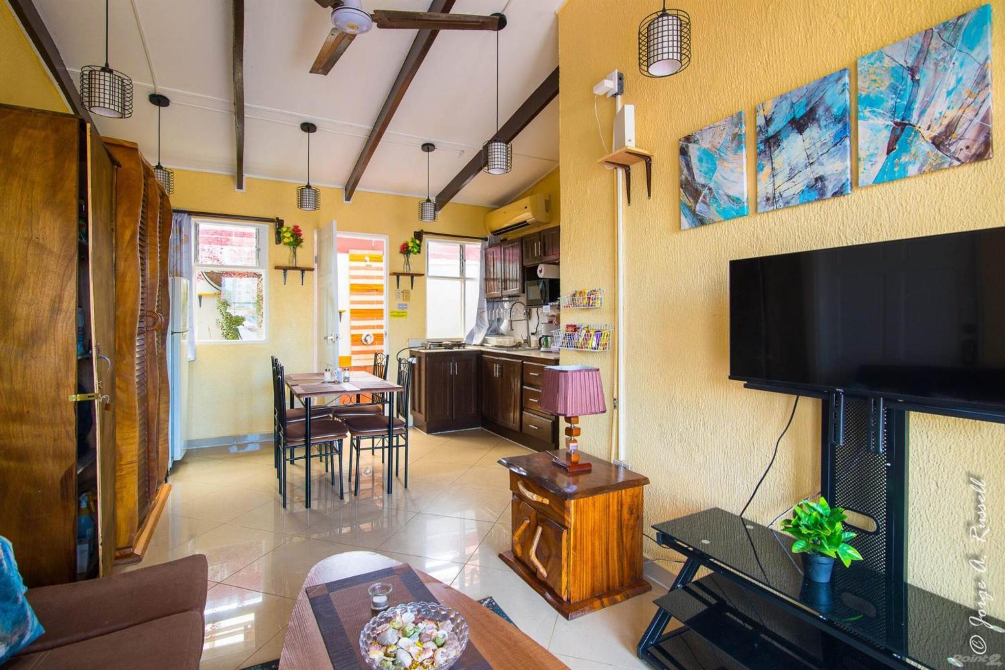 Centrally located in Jaco, walk to beach, beautiful pool! Each Villa Paradise is 1bd 1bath Condo Units sleep 5 or book both units and open connecting door 