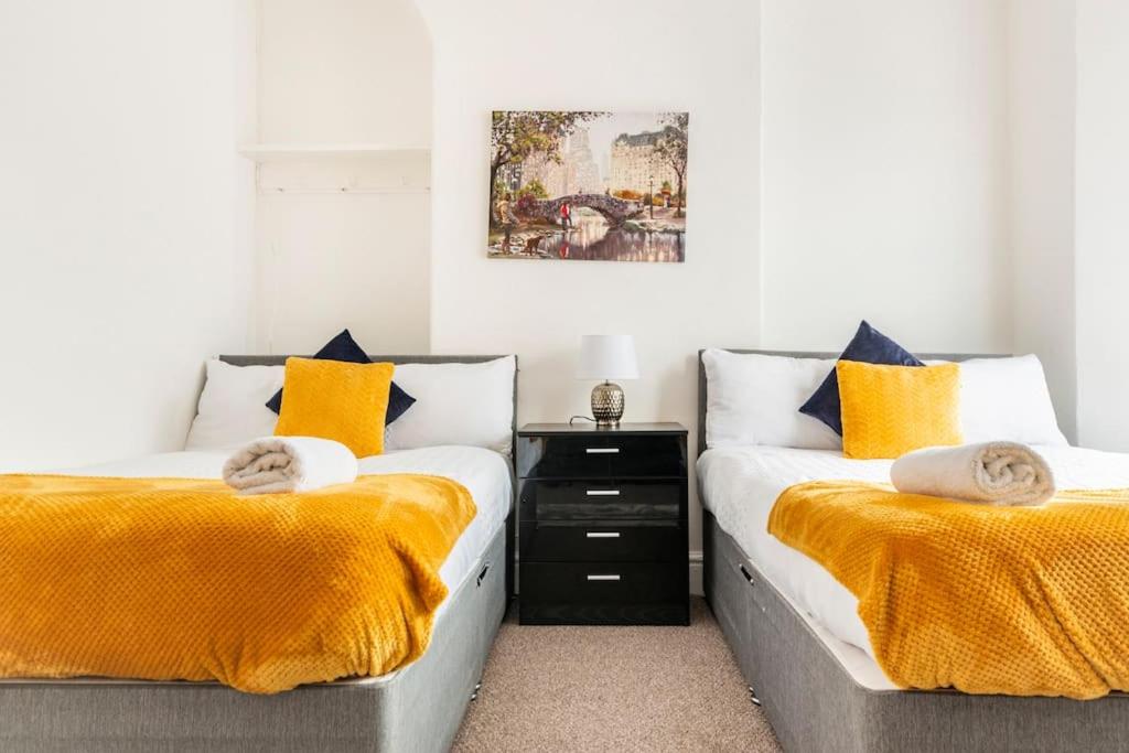 Home Near Anfield and Everton FC with FREE Parking view 2