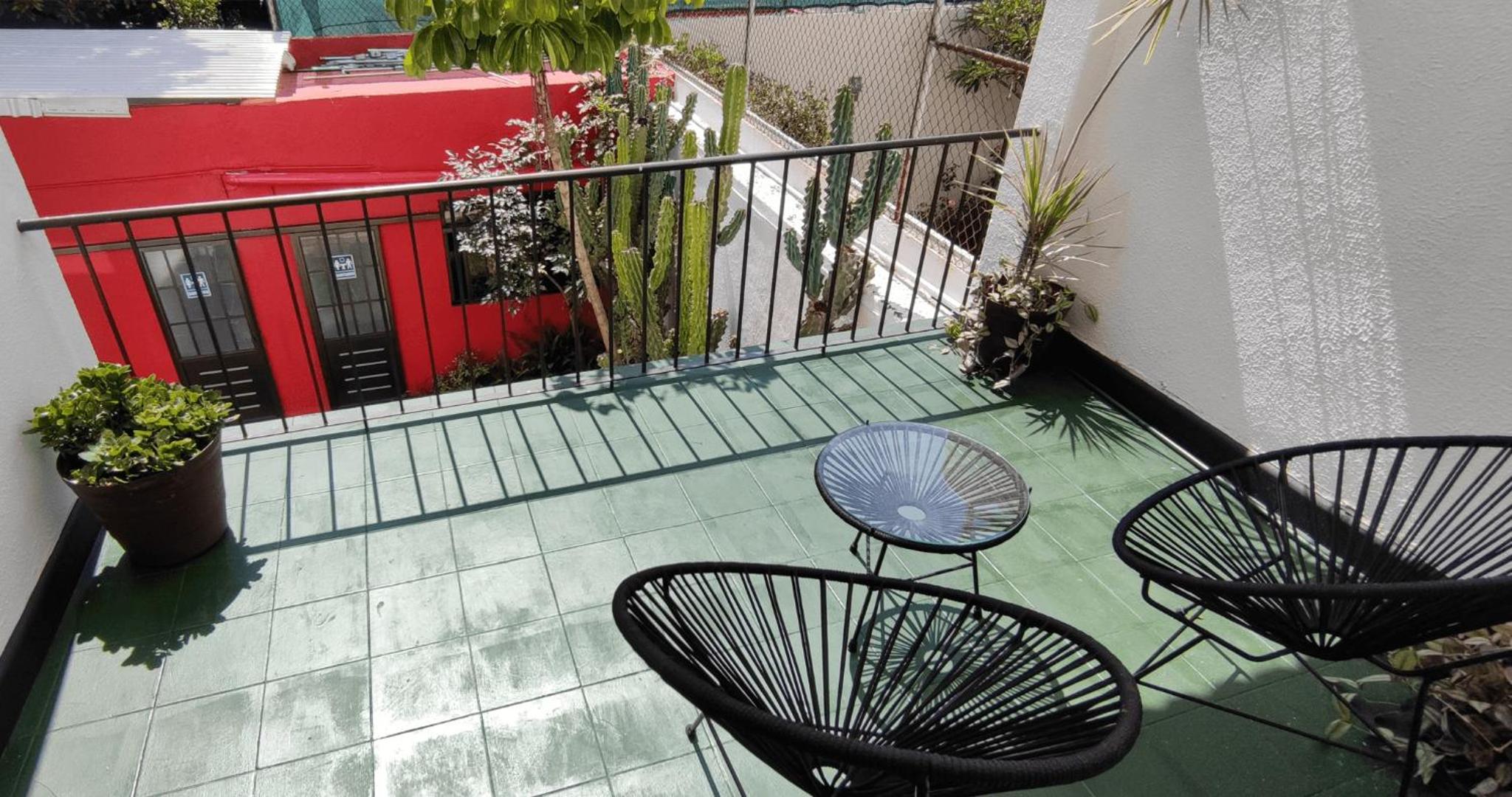 Habitaciones privadas con baño propio en una zona segura y céntrica de Guadalajara.