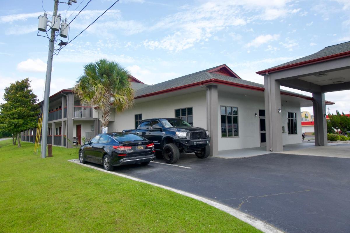 Ridgeland Vacations - Red Roof Inn Savannah North I-95 - Port Wentworth - Property Image 1
