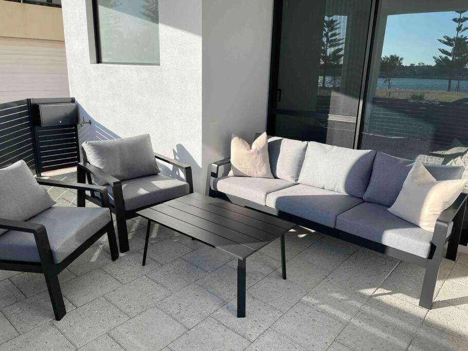 New ground floor 2 bed/2 bath Apartment Marina