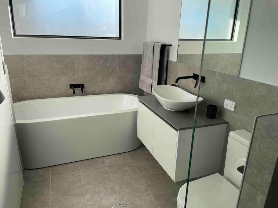 New ground floor 2 bed/2 bath Apartment Marina