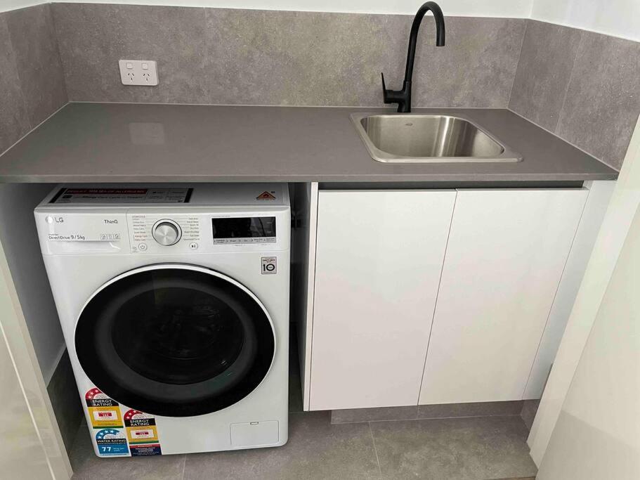 New ground floor 2 bed/2 bath Apartment Marina