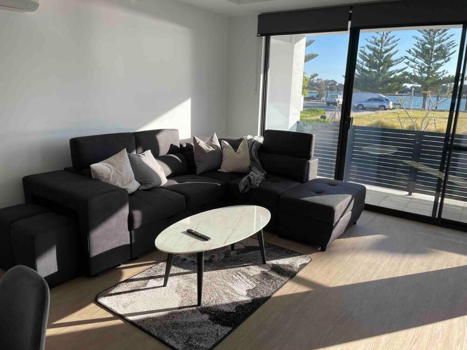 New ground floor 2 bed/2 bath Apartment Marina