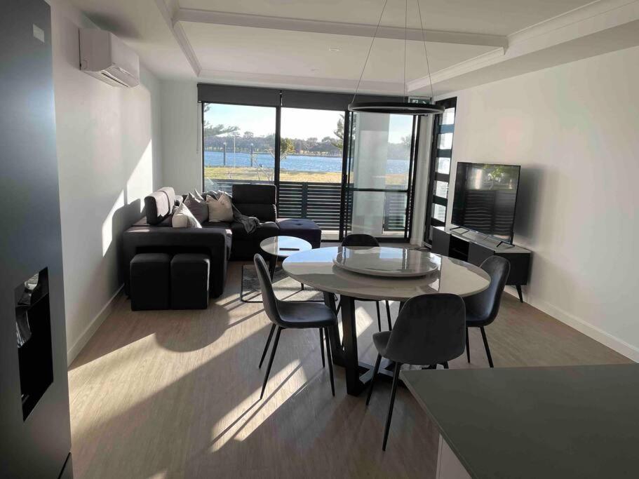 New ground floor 2 bed/2 bath Apartment Marina