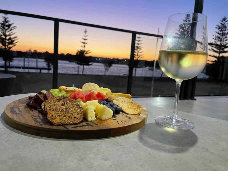 New ground floor 2 bed/2 bath Apartment Marina