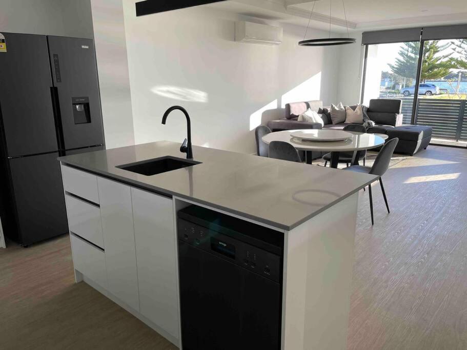 New ground floor 2 bed/2 bath Apartment Marina