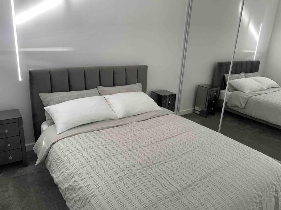 New ground floor 2 bed/2 bath Apartment Marina
