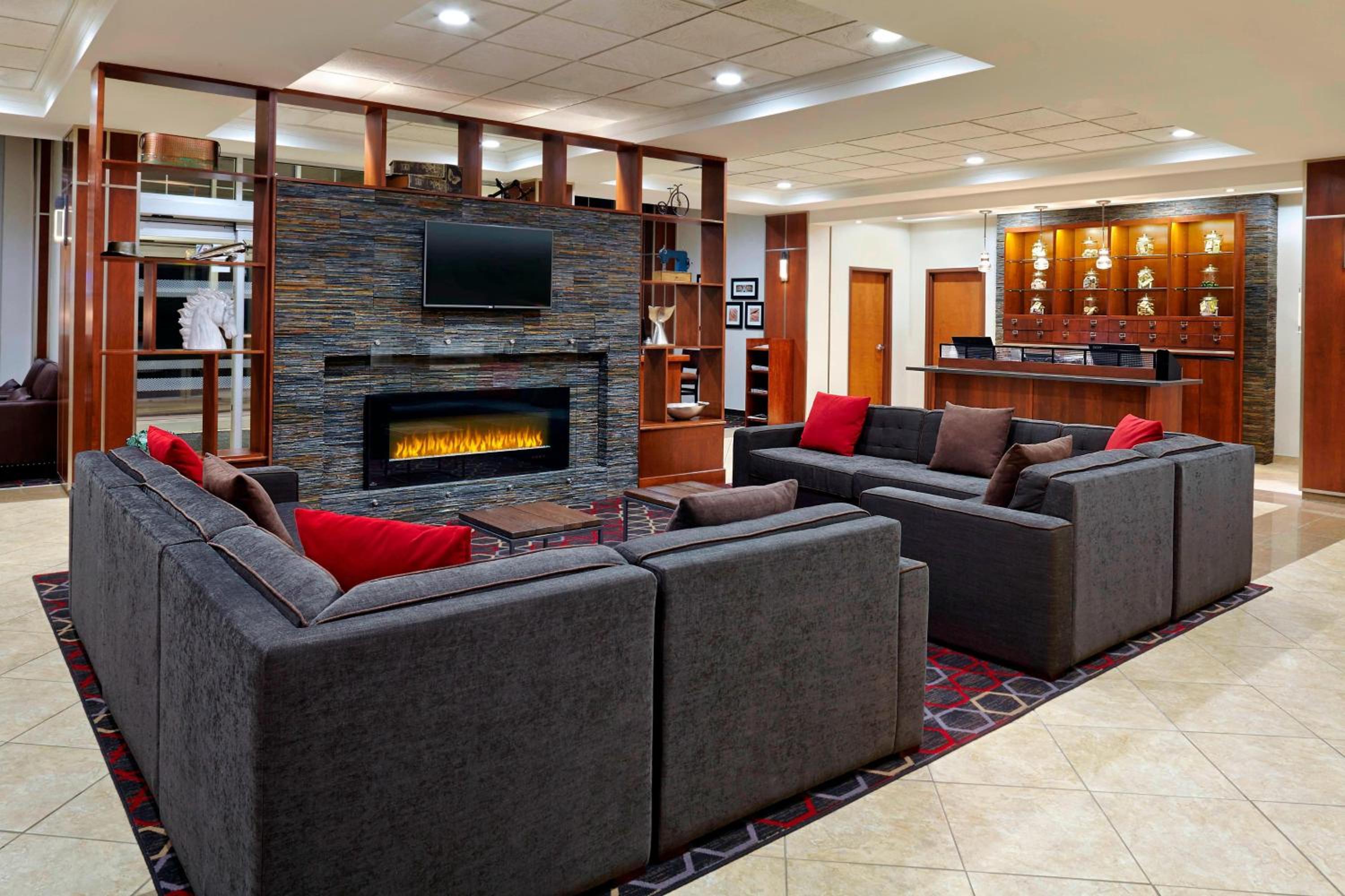 Moncton Vacations - Four Points by Sheraton Moncton - Property Image 2