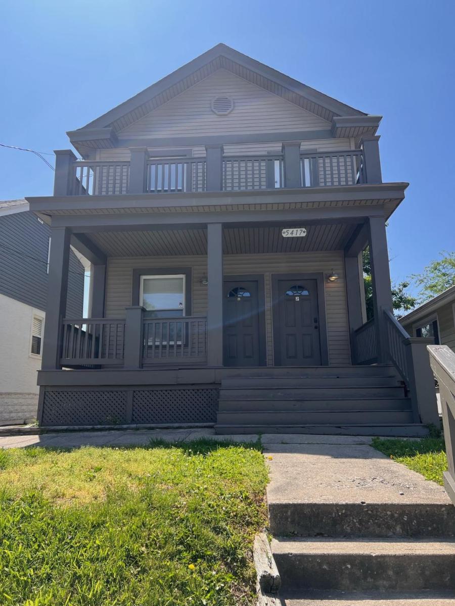 Rolston 2, Two Bedroom near Xavier Downtown view 2