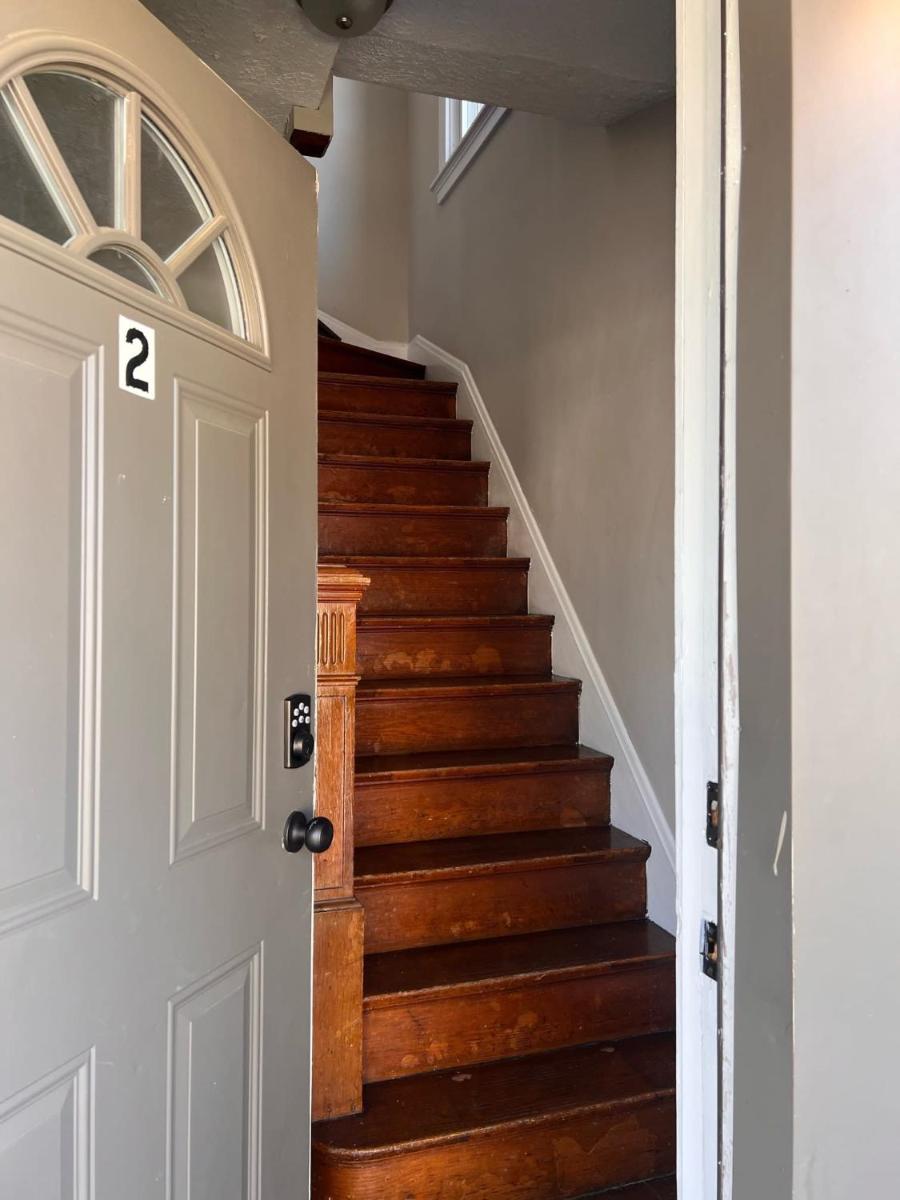 Rolston 2, Two Bedroom near Xavier Downtown view 3