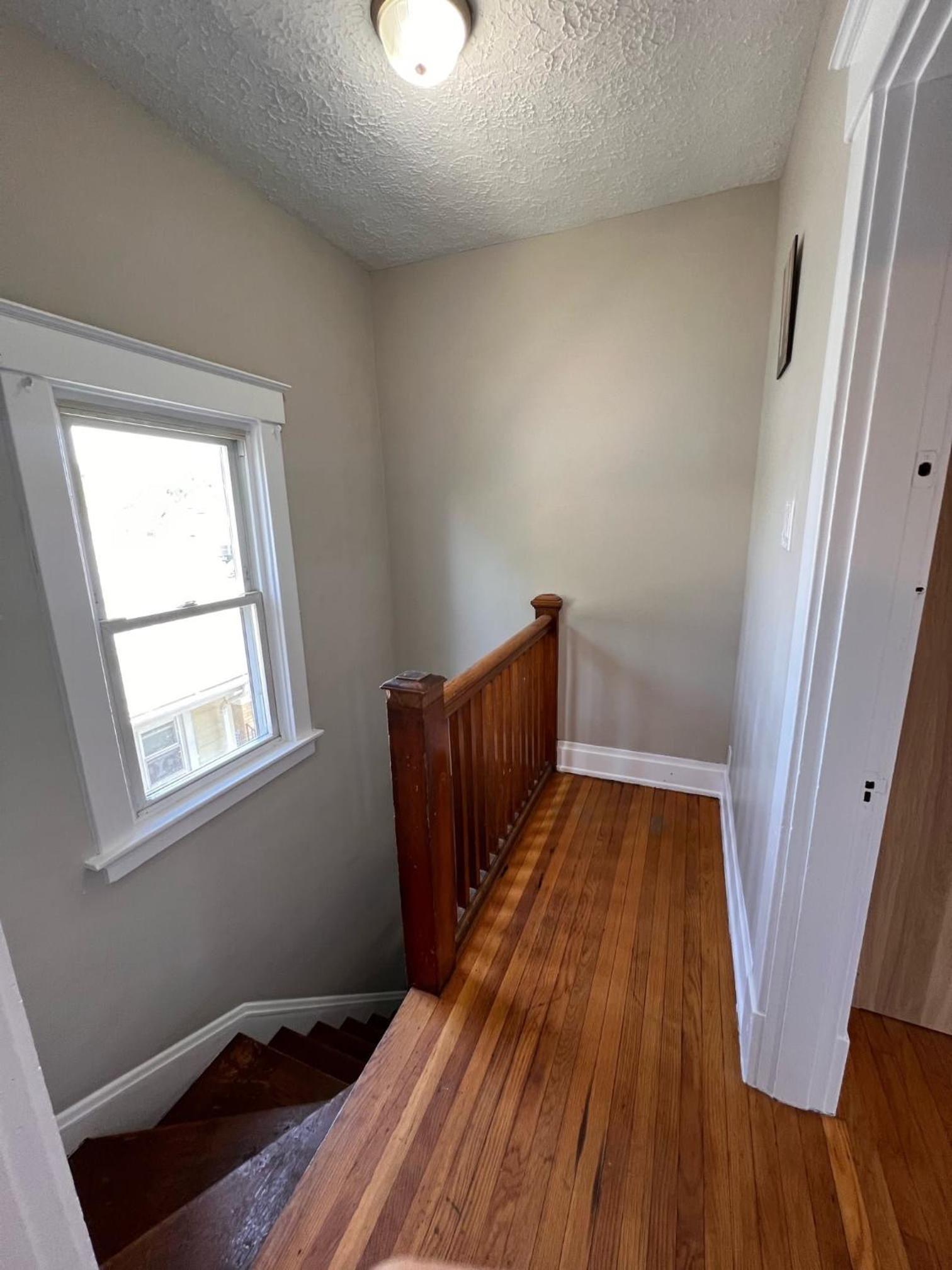 Rolston 2, Two Bedroom near Xavier Downtown view 4