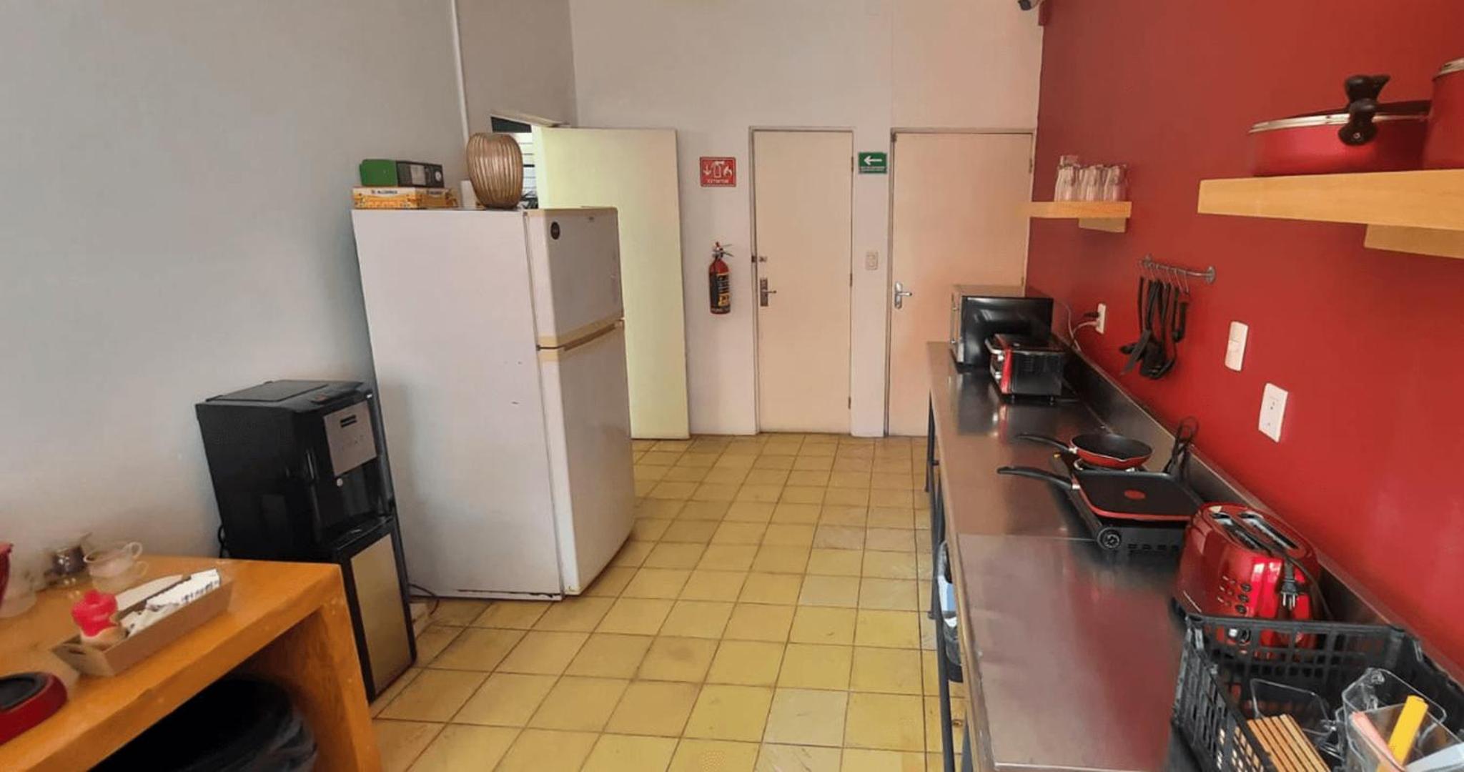 Habitaciones privadas con baño propio en una zona segura y céntrica de Guadalajara.