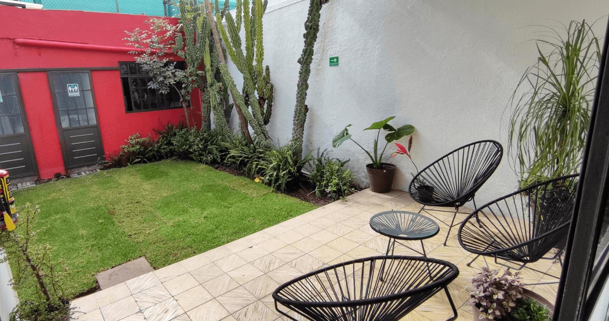 Habitaciones privadas con baño propio en una zona segura y céntrica de Guadalajara.