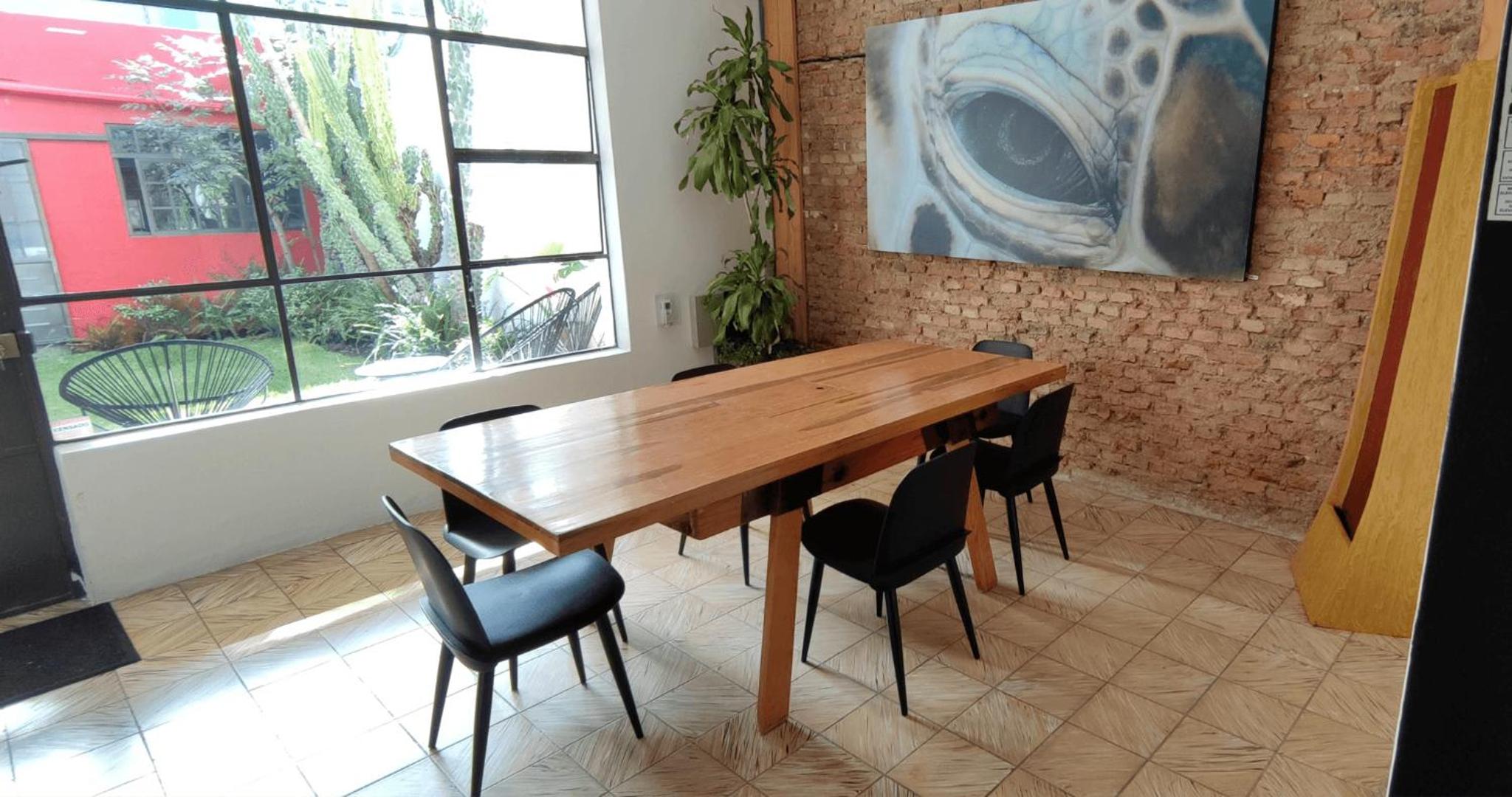 Habitaciones privadas con baño propio en una zona segura y céntrica de Guadalajara.