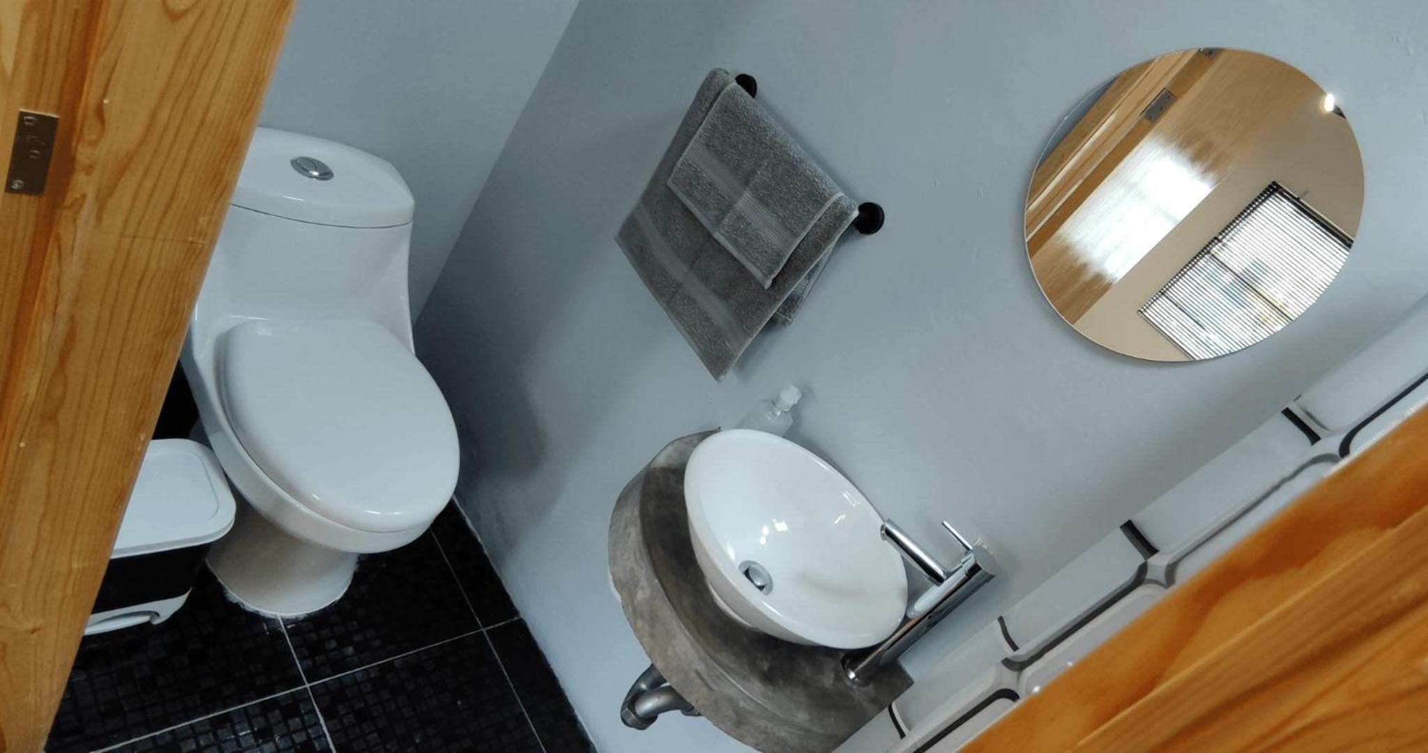 Habitaciones privadas con baño propio en una zona segura y céntrica de Guadalajara.