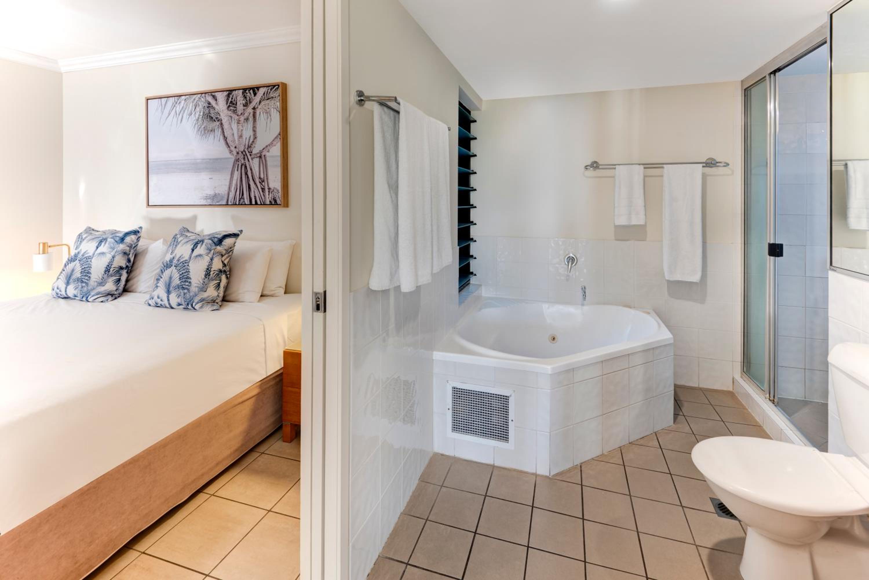 Oasis Apartments on Hamilton Island by HIHA