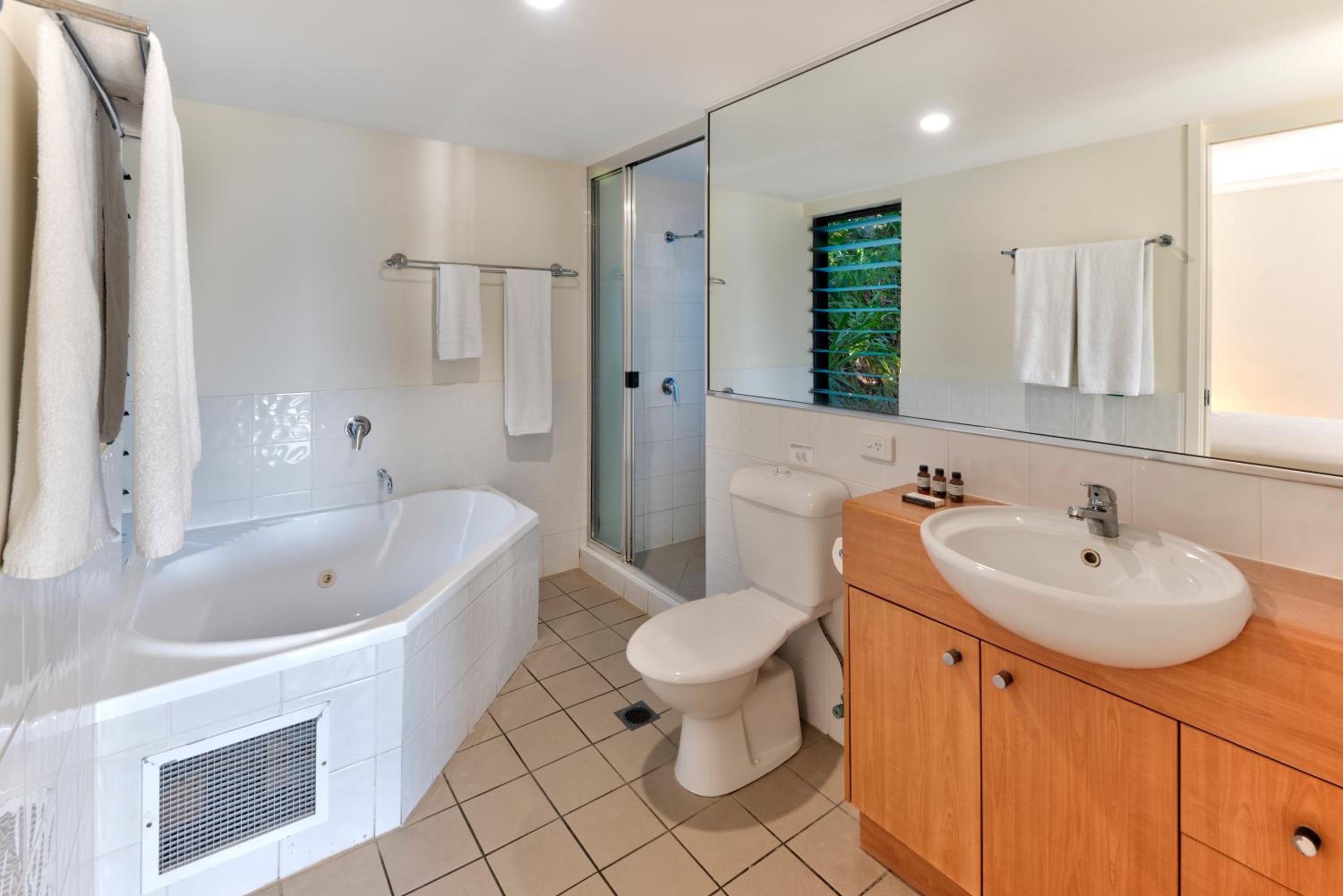 Oasis Apartments on Hamilton Island by HIHA