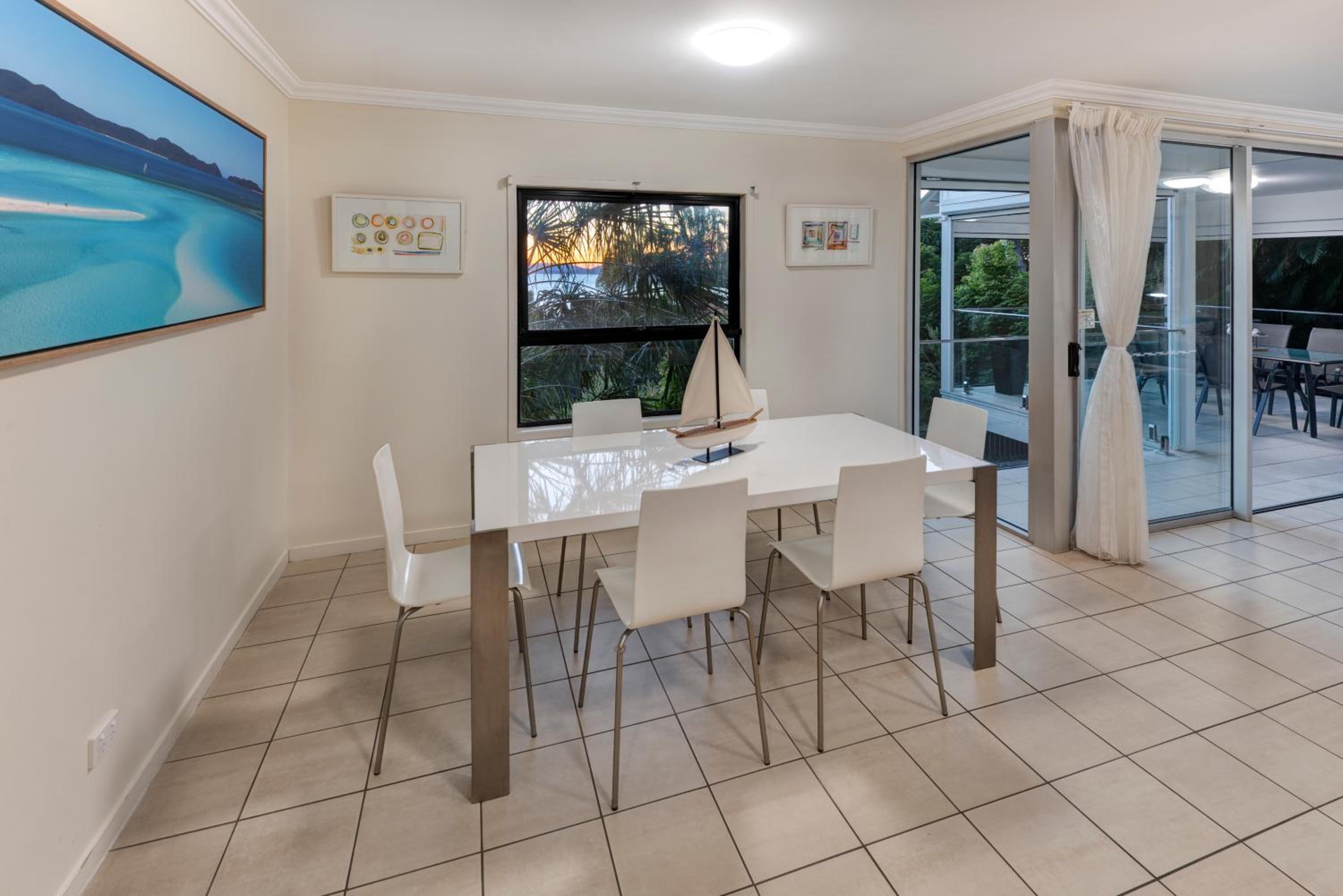 Oasis Apartments on Hamilton Island by HIHA